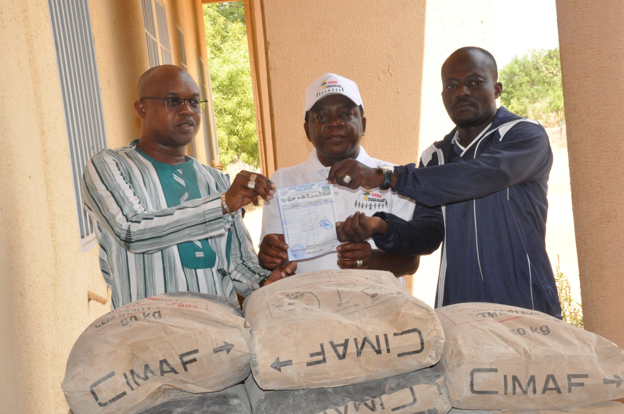 Initiative Faso Mêbo : le CARD offre 20 tonnes de ciment à Gaoua