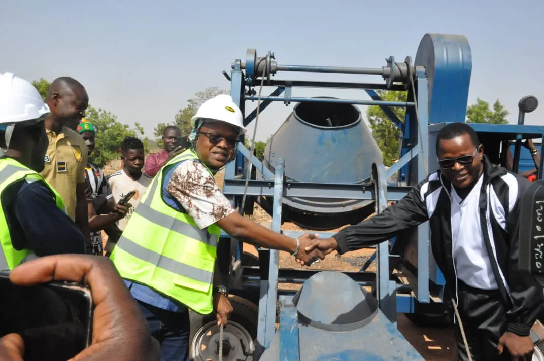Initiative Faso Mêbo : La direction régionale de l’éducation du djôrô soutient l’élan avec une bétonnière