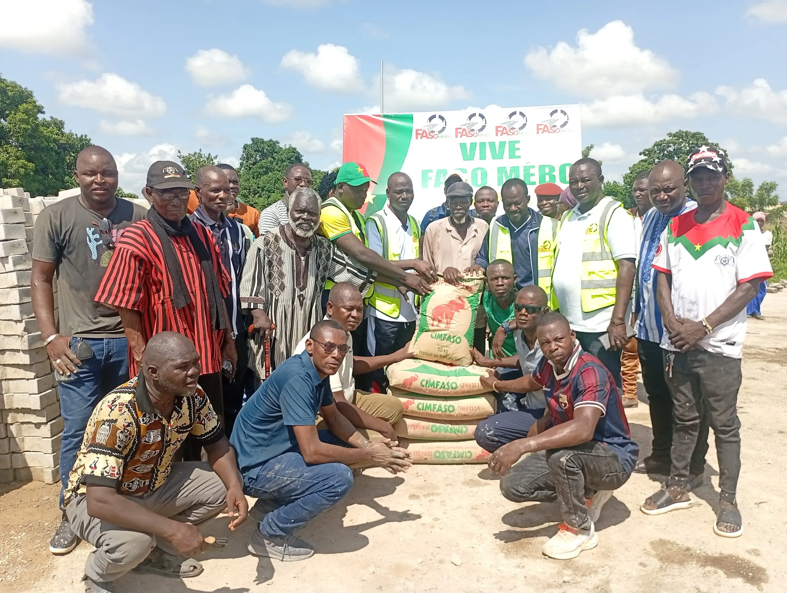 Faso Mêbo Gaoua : la commune de Nako apporte sa pierre à l’édifice avec 5 tonnes de ciment et de la main-d’œuvre